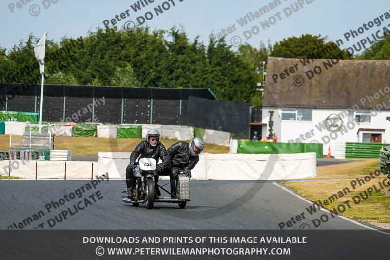 Vintage motorcycle club;eventdigitalimages;mallory park;mallory park trackday photographs;no limits trackdays;peter wileman photography;trackday digital images;trackday photos;vmcc festival 1000 bikes photographs